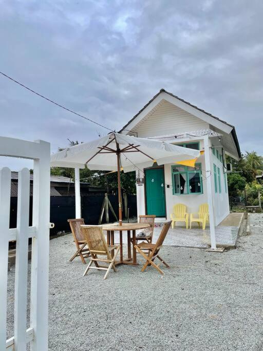 Вилла Sea Kecil Tiny House Near Jetty Of Kuala Besut Kampong Nail Экстерьер фото