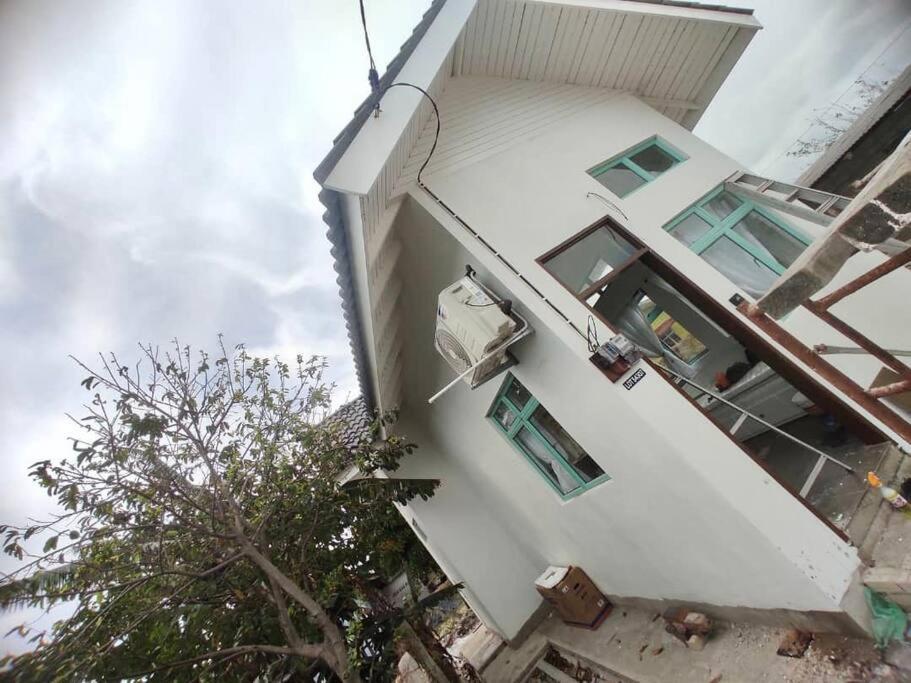 Вилла Sea Kecil Tiny House Near Jetty Of Kuala Besut Kampong Nail Экстерьер фото